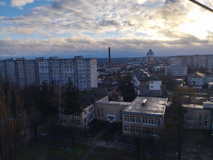 Трикімнатна квартира в центрі міста - фото 1