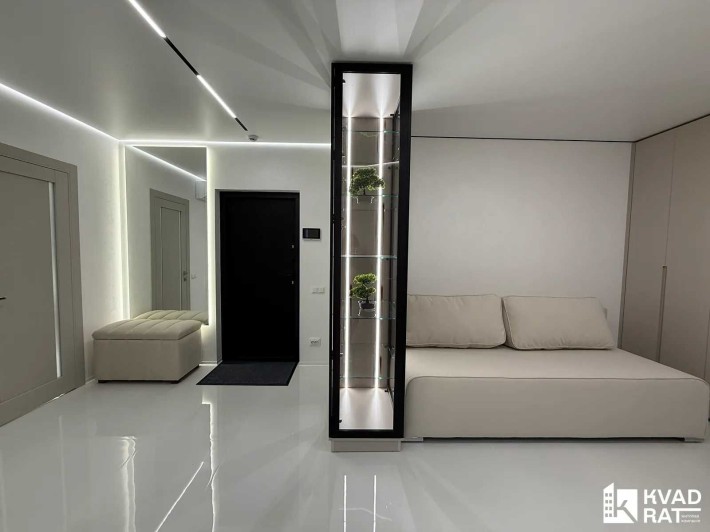 Продаж укомплектованої 2-х кімнатної квартири в центрі! - фото 1