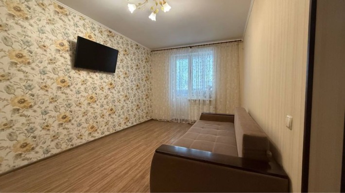 Однокімнатна з ремонтом та меблями. Сертифікат + - фото 1