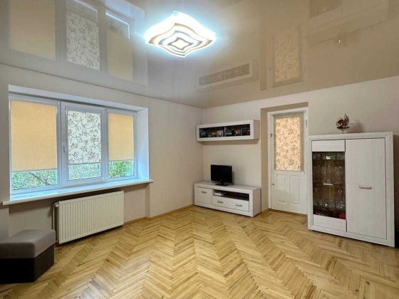 Продається трикімнатна квартира в гарному житловому стані Івано-Франківськ