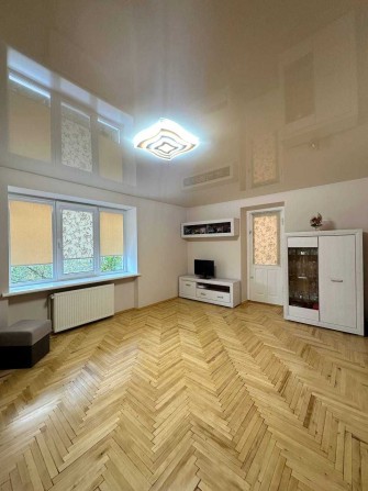 Продається трикімнатна квартира в гарному житловому стані - фото 1