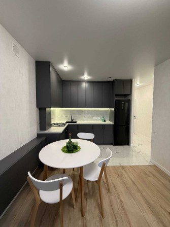 Євро 3к квартира з новим дизайнерським ремонтом! Зручна локація! Газ! - фото 1