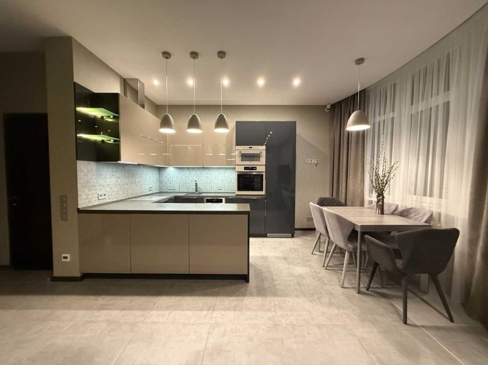 Світла, стильна, готова до проживання. Ідеальна сімейна квартира - фото 1