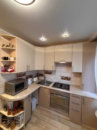 Двокімнатна квартира з ремонтом в центрі Бучі - фото 1