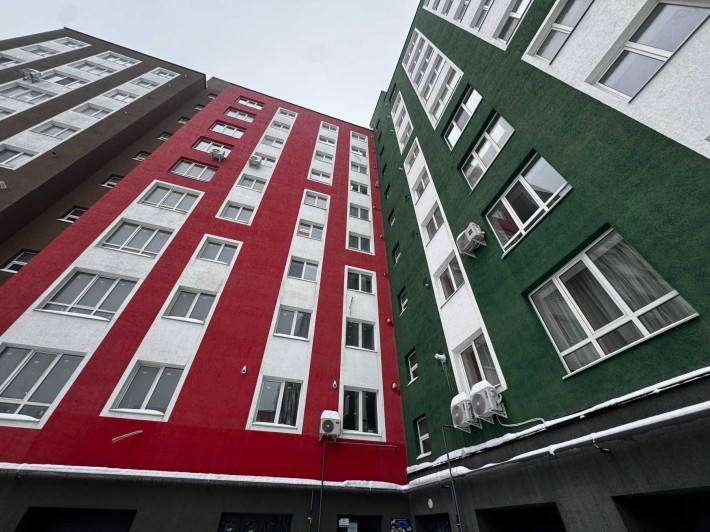 Трикімнатна квартира в зданому будинку в затишному райомі міста - фото 1