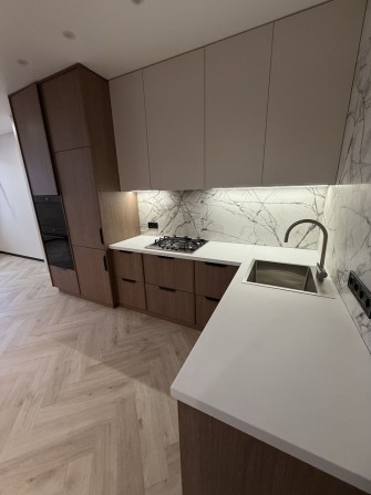 Велика однокімнатна квартира в центрі міста!Дизайнерський ремонт! - фото 1