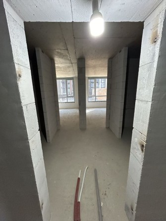 Простора однокімнатна квартира біля центру - фото 1