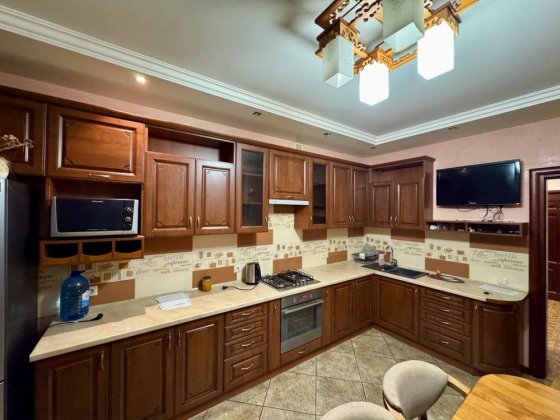 Трикімнатна квартира з хорошим ремонтом в м. Буча, поруч з жд Буча