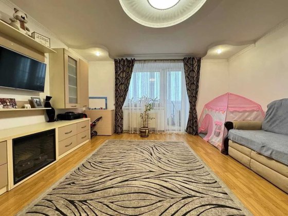 Укомплектована трикімнатна біля ТРЦ Veles Mall Ивано-Франковск