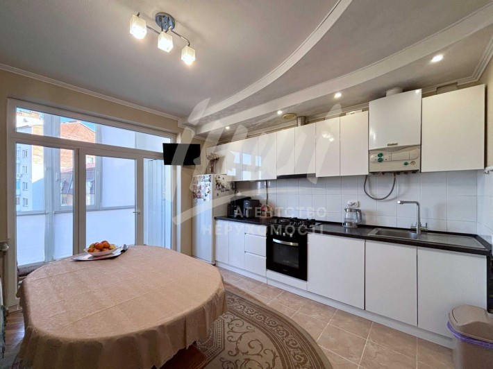 2-кімнатна з функціоналом 3-ох, у центрі міста, біля озера! - фото 1