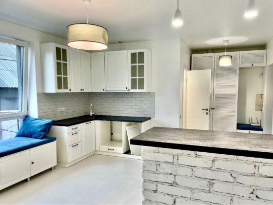 Квартира з ремонтом та меблями! Буча