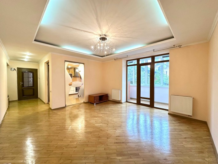 Велика 3к. квартира 99 м2 у ЦЕНТРІ з ремонтом та меблями - фото 1