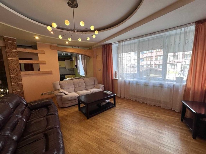 3-кімнатна квартира - центр, меблі, техніка - фото 1