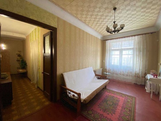 Продаётся двухкомнатная квартира по улице Соборности, ост. Театральная