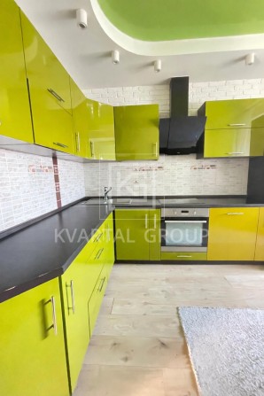 2к у центрі Бучі, 60 м², цегляний будинок, мін. оформлення - фото 1