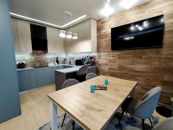 Трикімнатна з дизайнерським ремонтом + комора на поверсі. Ирпень