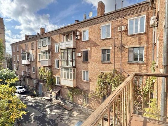 2 кімнатна сталінка площа Визволення проспект Почтовмй 80 Кривой Рог