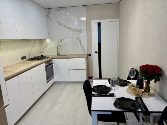 Продаж двокімнатно квартири з новим сучасним ремонтом,меблі,техніка є! Буча