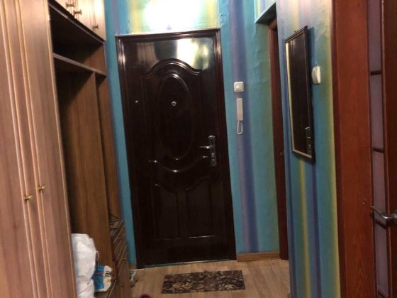 Продаю трехкомнатную квартиру на м-не Горняцкий