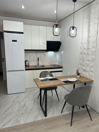 Новенька однокімнатна квартира з ремонтом плруч з Набережною - фото 1