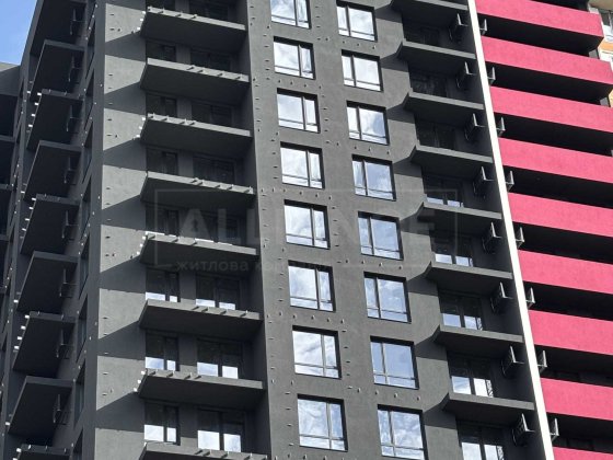 Продається 1 кімнатна квартира  ,готова  в центрі  міста Ивано-Франковск