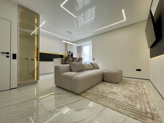 Стильна двокімнатна квартира з кухнею-студією та ремонтом в центрі! Івано-Франківськ