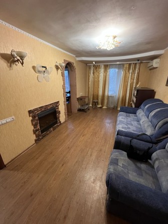 Продаж просторої 3-кімнатної квартири у зручному районі - фото 1