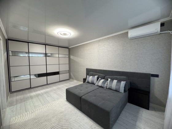 Продам 2 кімнатну квартиру Ювілейна Спаська Кривой Рог