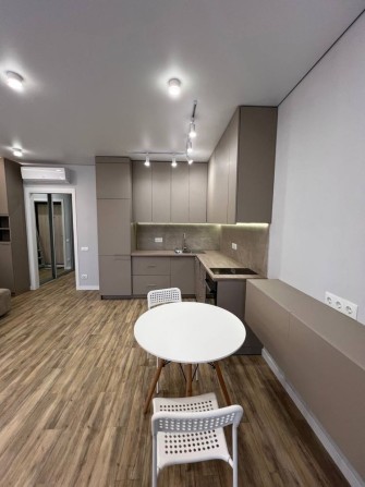 Затишна 1-кімнатна квартира в сучасному комплексі - фото 1