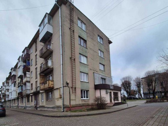 Продаж 2 кімнатна квартира ЦЕНТР міста під комерцію Луцк