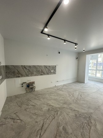 Продам 2 кімнатну квартиру в центрі міста - фото 1