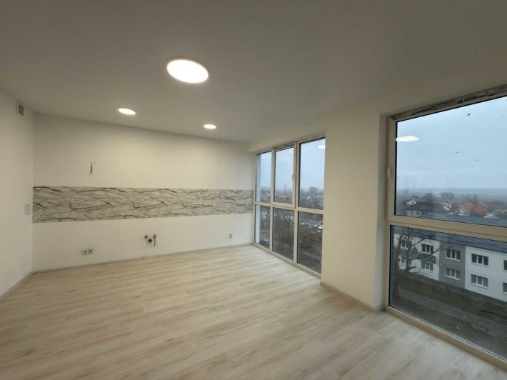 1-кімнатна З РЕМОНТОМ • БЕЗ Комісії • 35 м². Держ. програми. - фото 1