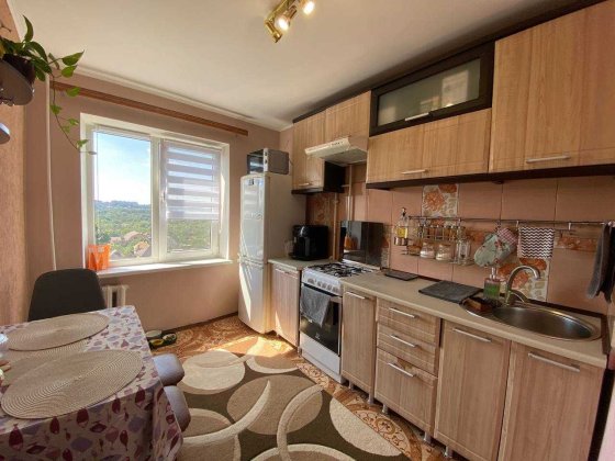 Продаётся 2-комнатная квартира на Спасской Кривой Рог