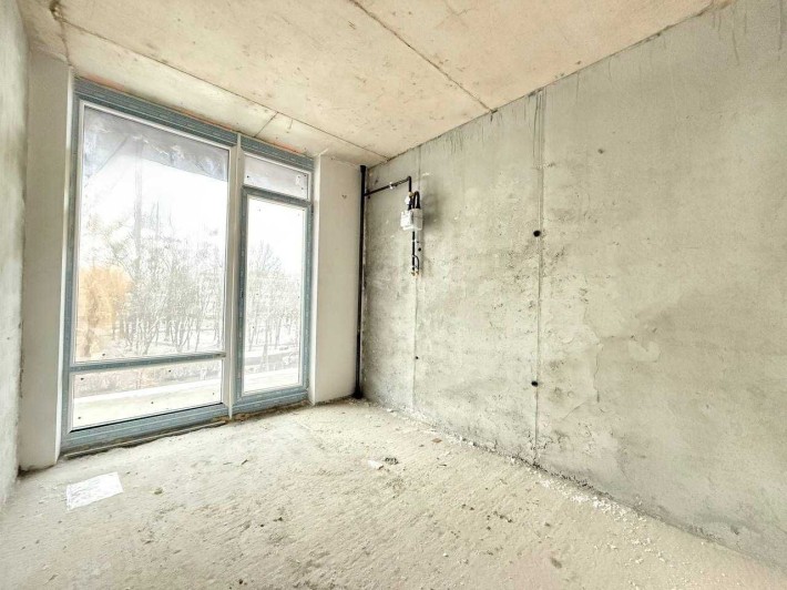 Продам 1 кім 4 поверх кухня 13м2 + відкритий балкон. Терміново! - фото 1