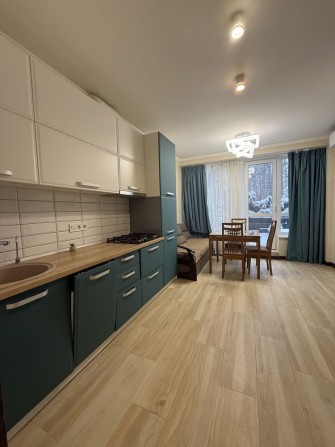 Квартира в центрі Ірпеня з терасою - фото 1