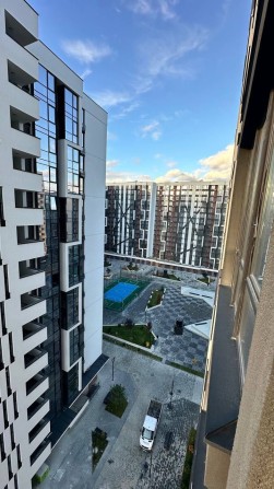 Продаж 1 км квартири в топовому ЖК поруч з озером - фото 1