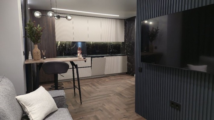Продам ексклюзивну 2к квартиру з кухнею вітальнею Famili Plaza - фото 1