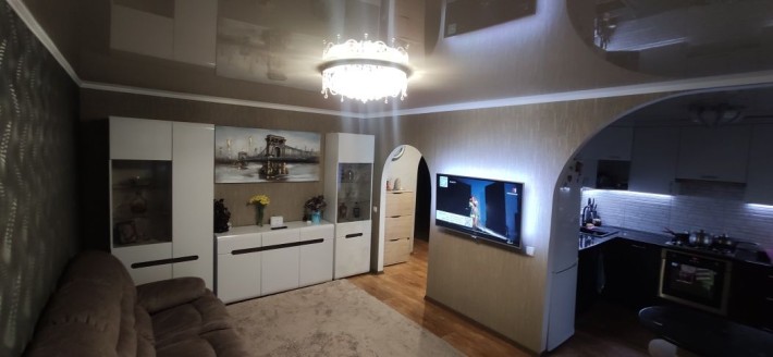 Продам 4 кімнатну квартиру  в районі Дружба - фото 1