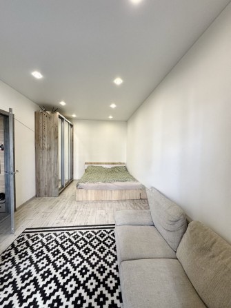 Світла однокімнатна в тихій локації Ірпеня! Меблі та техніка! Газ! - фото 1