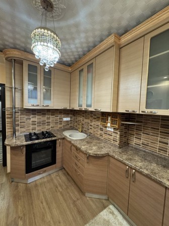 Двокімнатна з ремонтом та меблями - фото 1