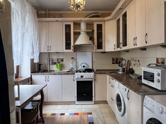 Продается 3-ком.квартира СТАЛИНКА ул.Ньютона,Карачуны