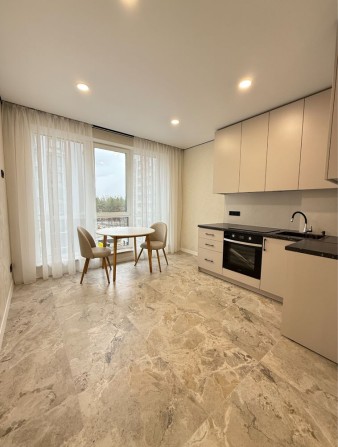 Однокімнатна квартира з сучасним ремонтом біля Києва! - фото 1