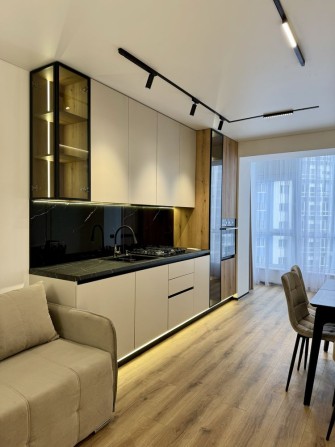 2 кімнатна квартира в центральній частині з сучасним ремонтом. - фото 1