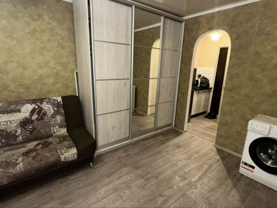 Продам кімнату на кільці Косіора біля Атб. З меблями і технікой.