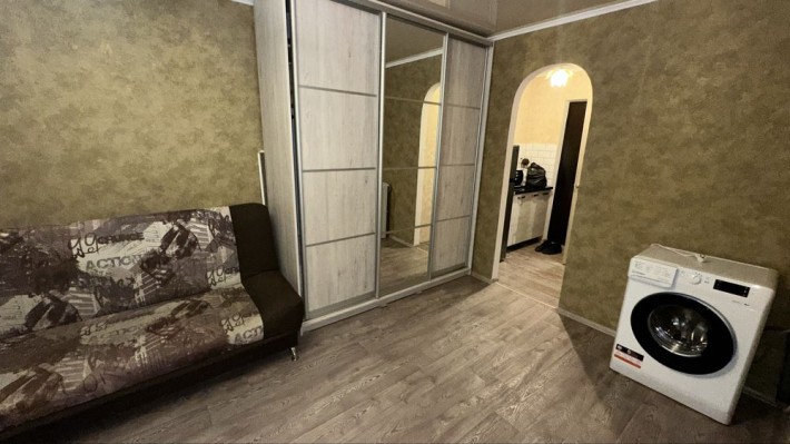 Продам кімнату на кільці Косіора біля Атб. З меблями і технікой. - фото 1