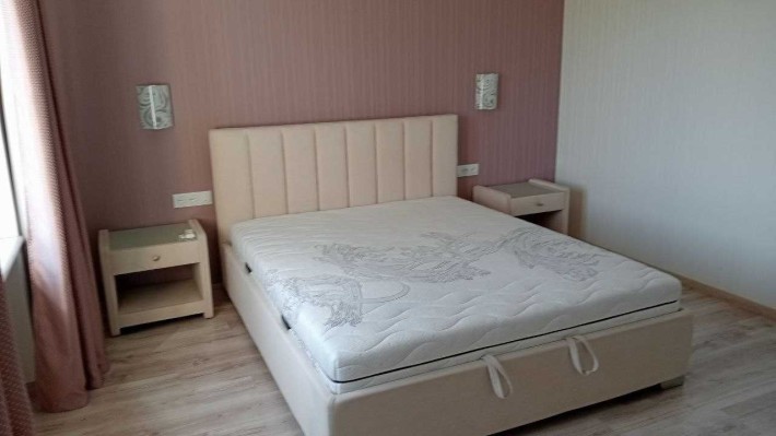 Продам трикімнатну квартиру в Центрально-Міському районі - фото 1