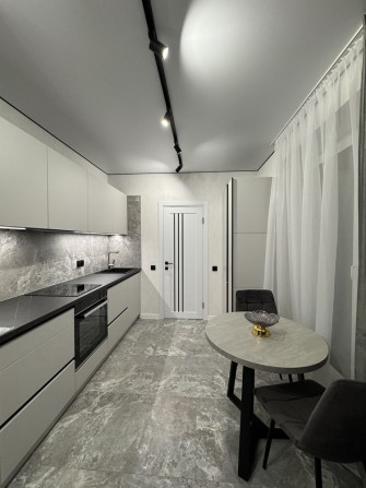 10 хв до КИЄВА! Квартира з якісним ремонтом! БЕЗ КОМІСІЇ! - фото 1