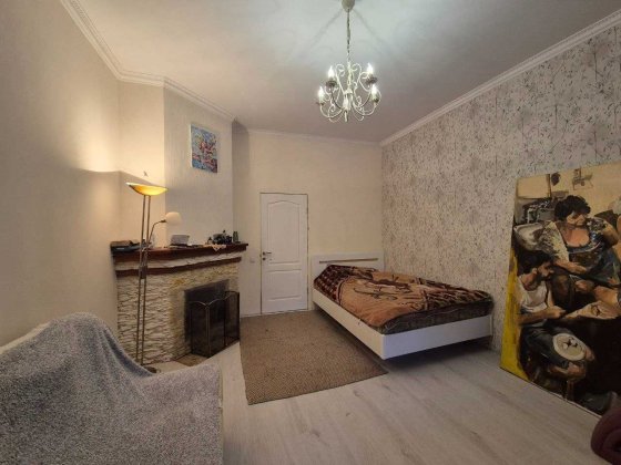 Продам 3-х кімнатну квартиру 82м з високою стелею і автономне опалення Полтава