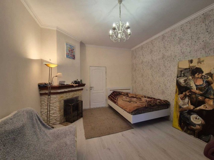 Продам 3-х кімнатну квартиру 82м з високою стелею і автономне опалення - фото 1