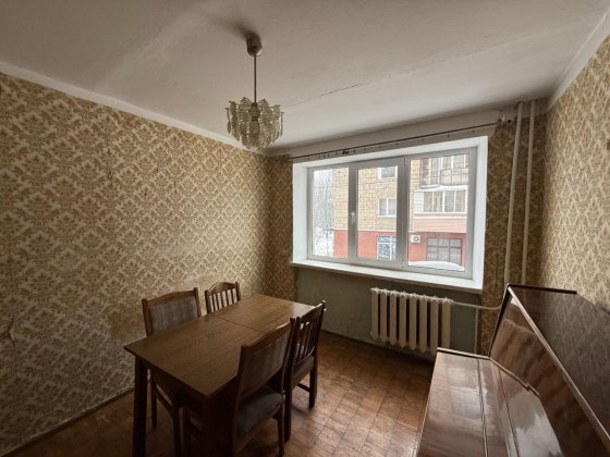 Продаж 4-кімнатної квартири пр. Князя Романа, 2 поверх Ровно